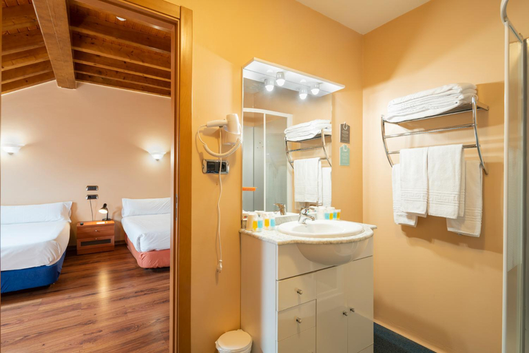 Bathroom 5, Alda Lalín, Pontevedra