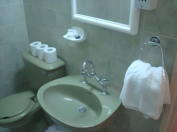 Bathroom 3, Seagull Hotel Apartments