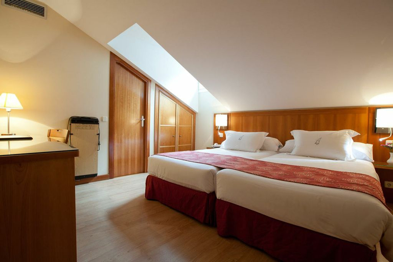 Bedroom 4, Hotel Ateneo, Madrid