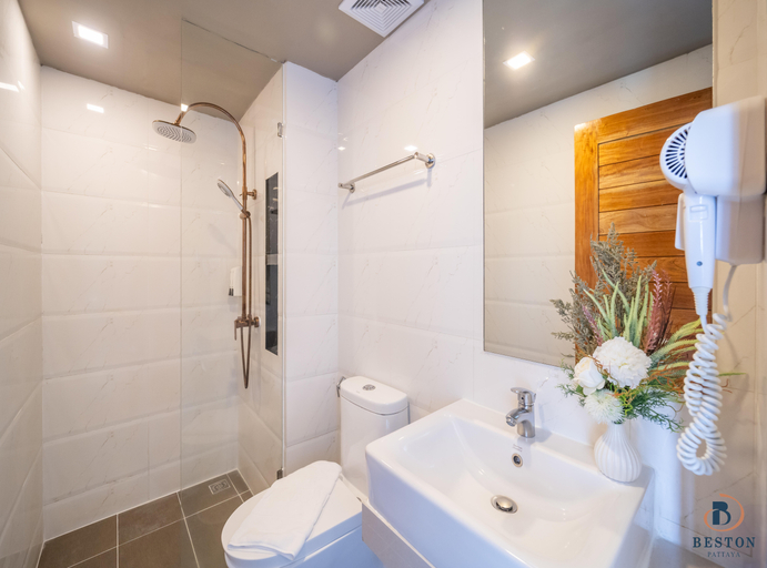 Bathroom 5, Beston Pattaya Hotel, Pattaya