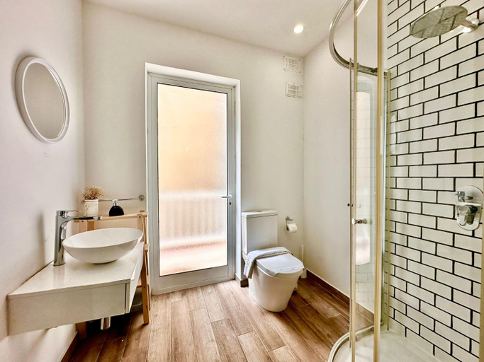 Bathroom 3, Charming retreat off the sea front