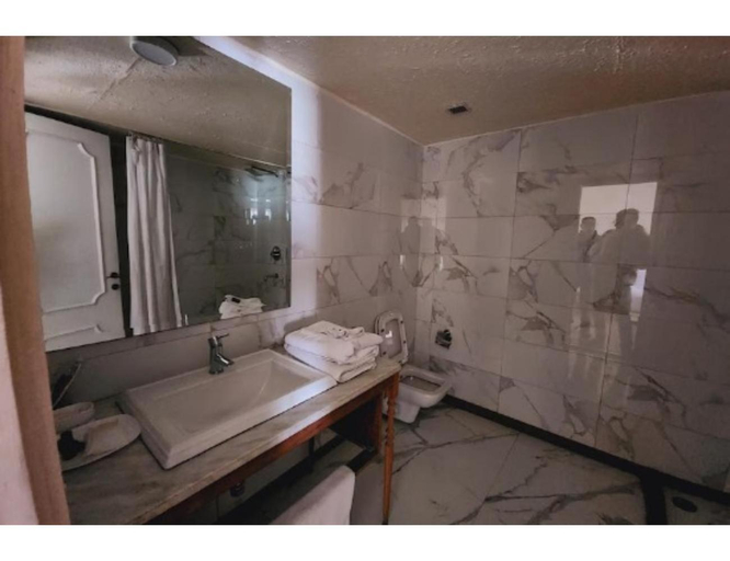 Bathroom 2, Hotel Woodstock ,Pahalgam, Anantnag