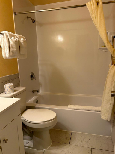 Bathroom 4, Marina Inn Des Moines / SeaTac, King