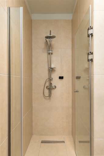 Bathroom 4, Celine Volos By Halu!, Thessaly