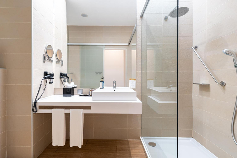 Bathroom 5, Jupiter Lisboa Hotel, Lisbon