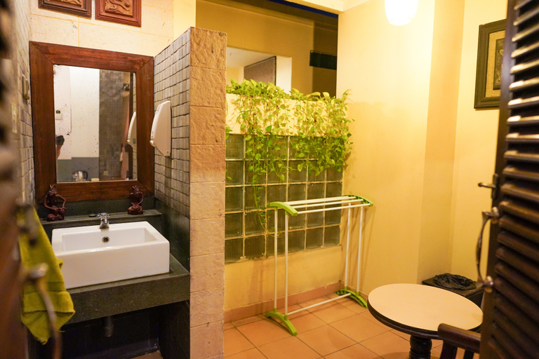 Bathroom 10