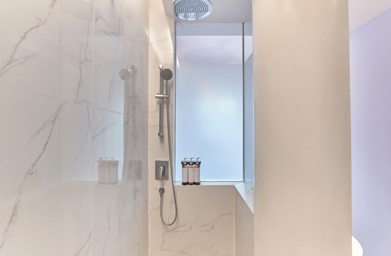 Bathroom 10