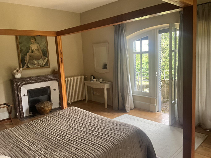 Bedroom, Chateau Tout Y Fault, Allier