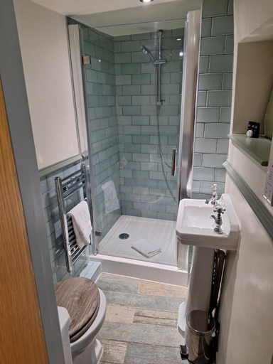 Bathroom 3, The Fox, Oxfordshire
