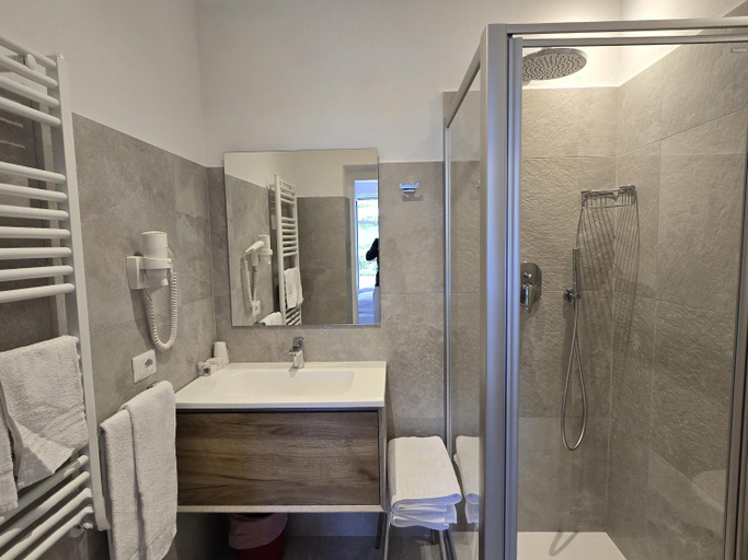 Bathroom 3, Hotel Miramonti, Trento