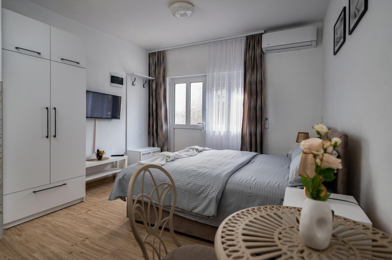 Others 5, Apartmani Kaan