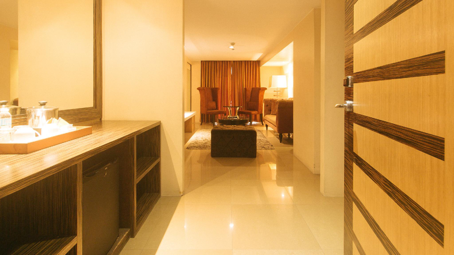 Bathroom 12