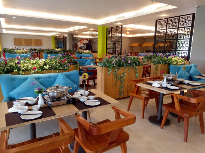 Food & Drinks 5, MaxOne Resort Delia, Makassar