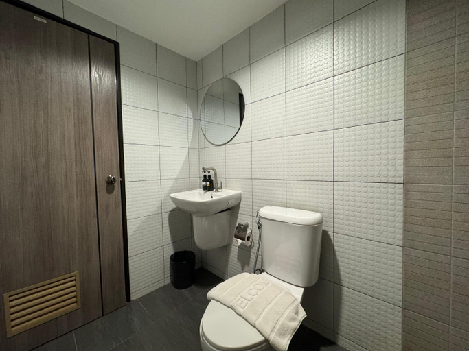 Bathroom 4