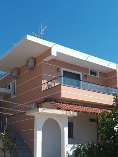 Others 2, Miri's Villa, Sarandës