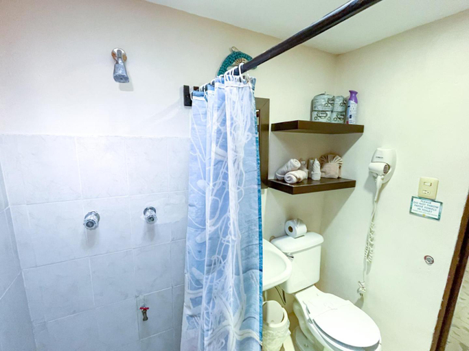 Bathroom 3, Cande's Apartments, Isla Mujeres
