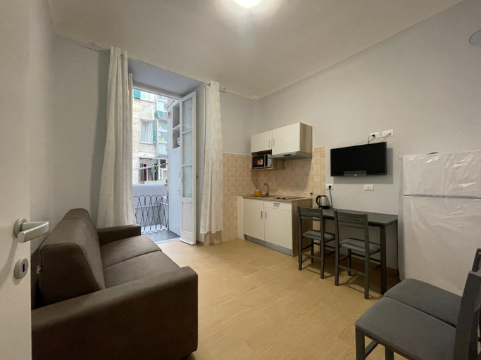 3, Casa al mare, Savona
