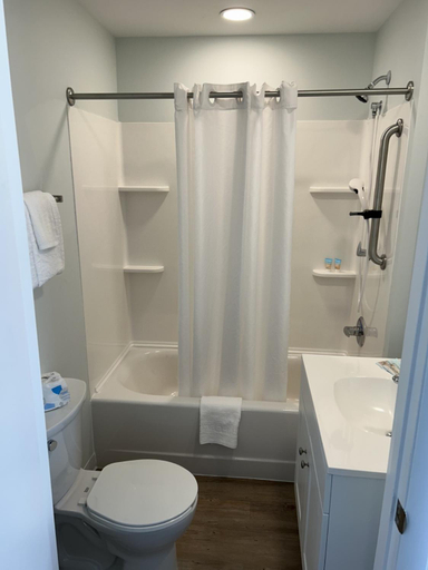 Bathroom 4, The Admiral Hotel/Motel, Worcester