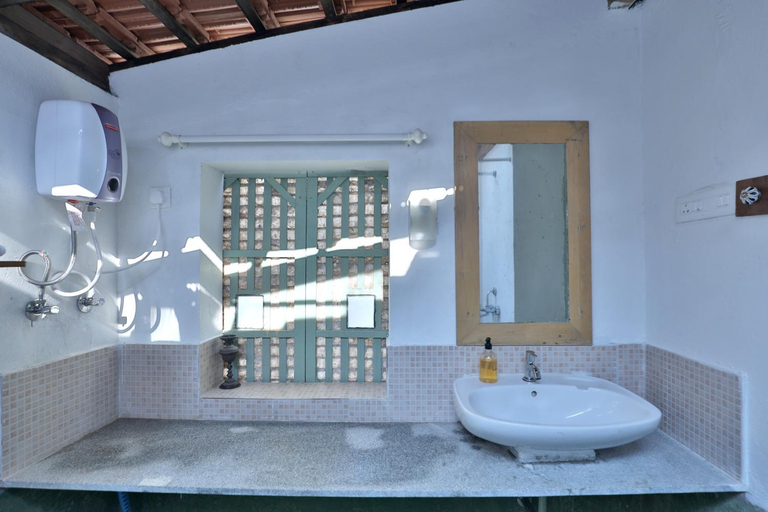 Bathroom 3, Caju Grove - The Big Yellow Goan House, North Goa