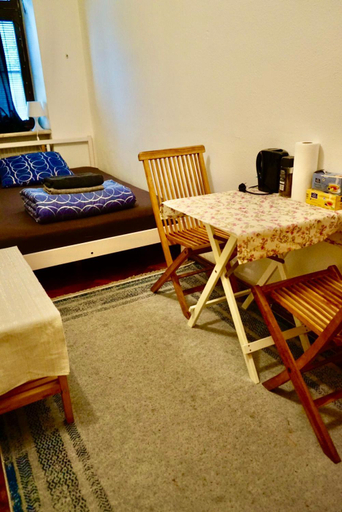 Others 5, U6 schofwrk hostel, Wien