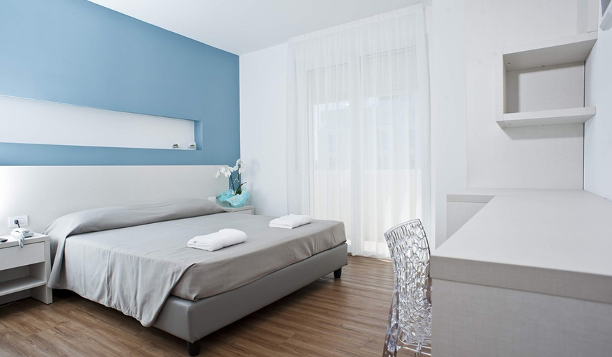 Bedroom 4, Hotel Atlas, Rimini