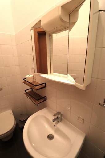 Bathroom 2, Grey Palazzo 1050 Vienna, Wien