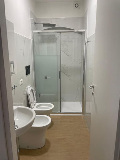 5, Casa al mare, Savona
