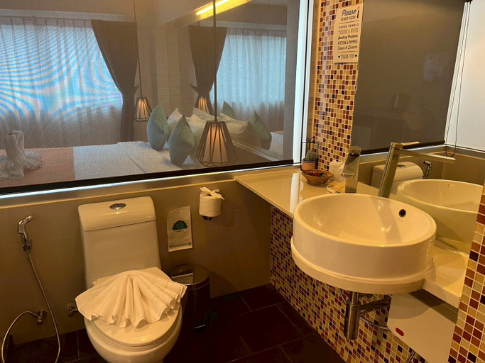 bathroom 4
