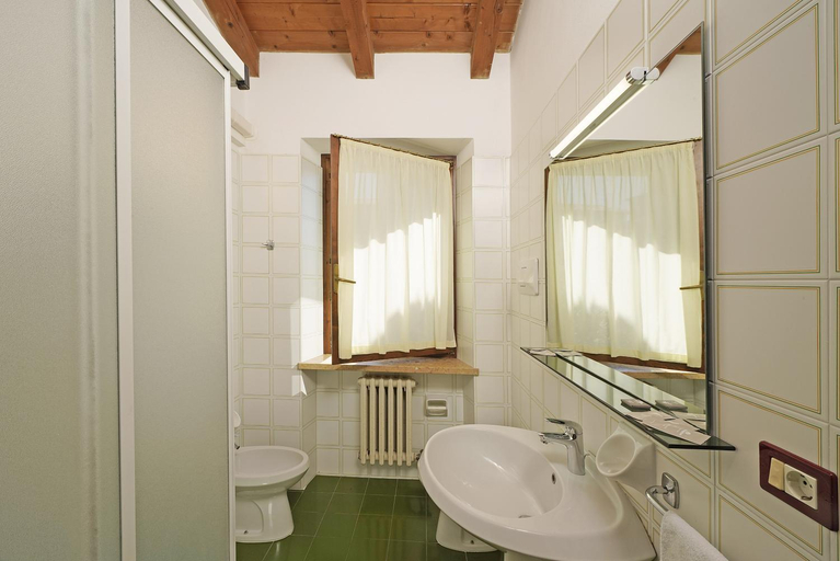 Bathroom 1, Residence La Filanda, Verona