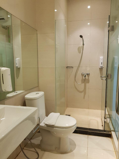 Bathroom 16