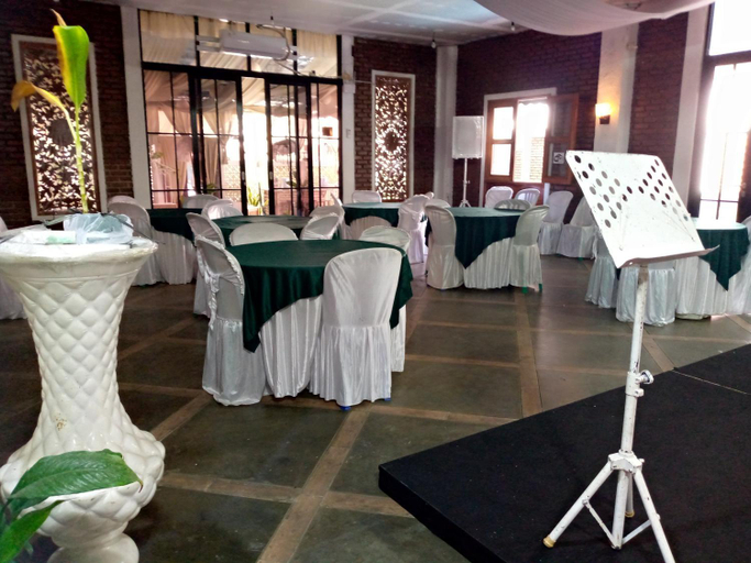 Others 5, Villa Ambarwati, Cianjur