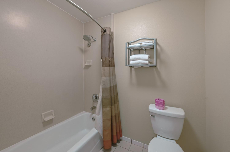 Bathroom 5, Gateway Inn & Suites San Francisco SFO Airport, San Mateo