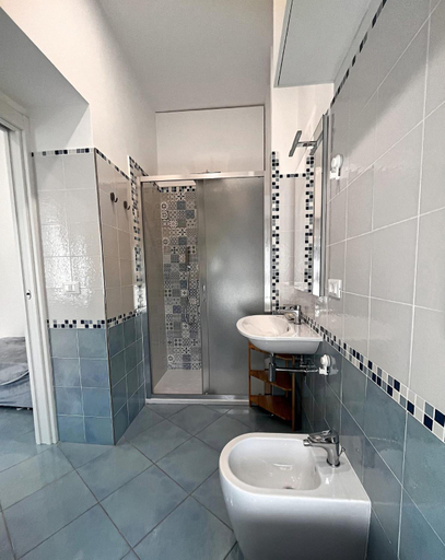 Shower 2, Onda Azzurra Vietri, Salerno