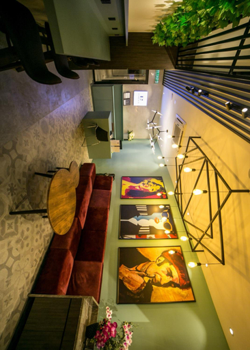 Food & Drinks 5, Eureka Hotel, Barat Daya