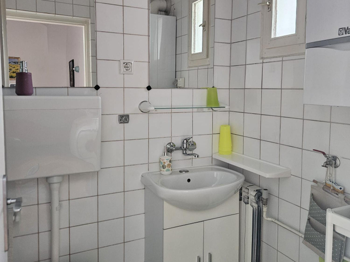 Bathroom 2, Apartments Lina - Center with free, unlimited parking!, Zagreb