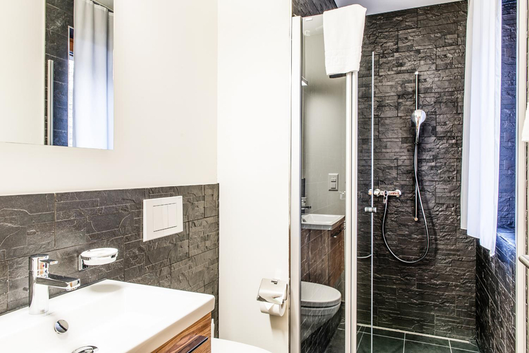 Bathroom 2, Titlis Resort, Obwalden