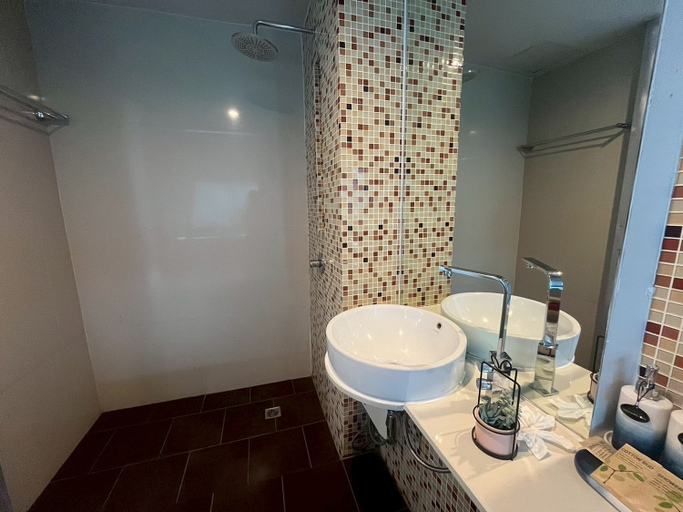 bathroom 8