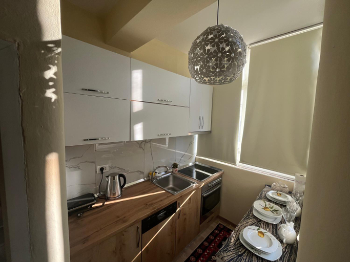 Others 4, Evis house, Tiranës