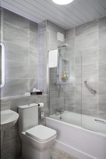 Bathroom 5, Jackson's Hotel