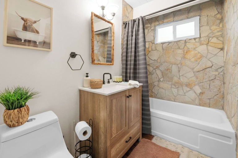 Bathroom, Moonridge Manor Cozy Retreat with Hottub, San Bernardino