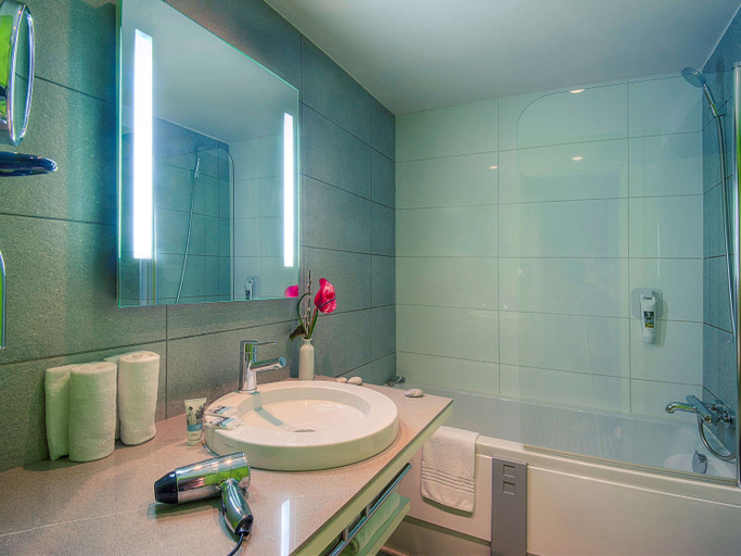 Bathroom 4, Mercure Nice Promenade des Anglais Hotel, Alpes-Maritimes