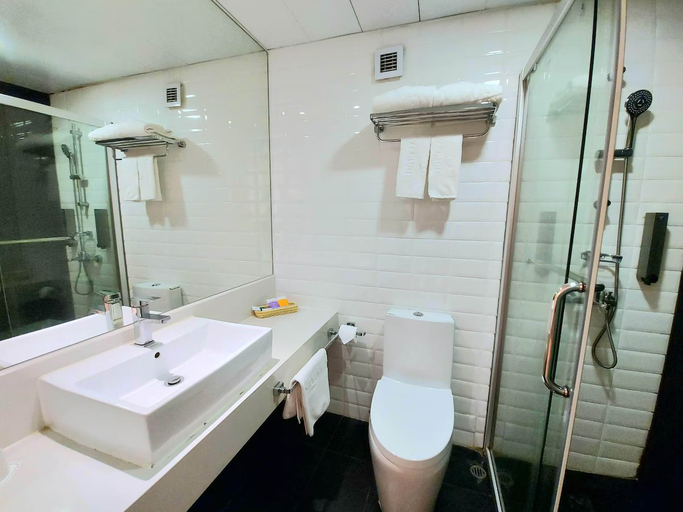 Bathroom 5, Silvermine Beach Resort, New Territories