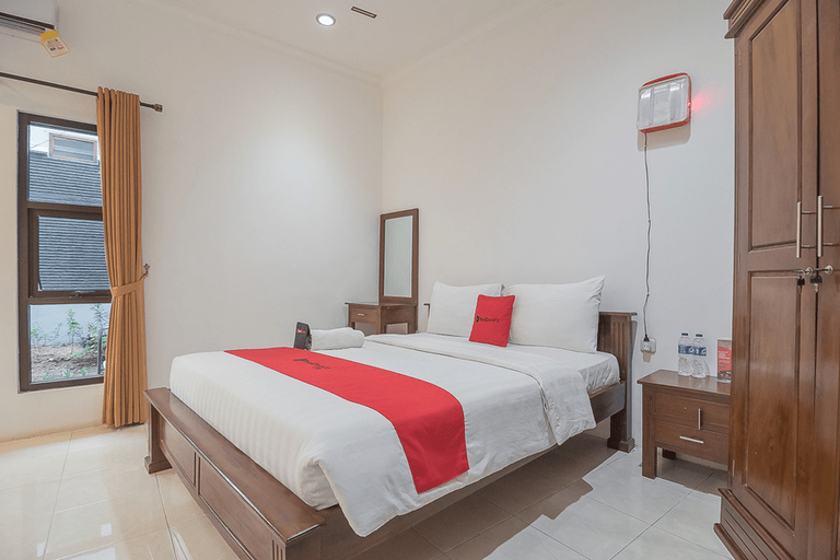 Bedroom 2, RedDoorz near Jatinangor Town Square, Sumedang