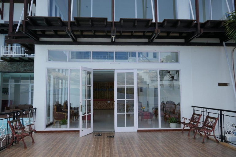 Exterior 10