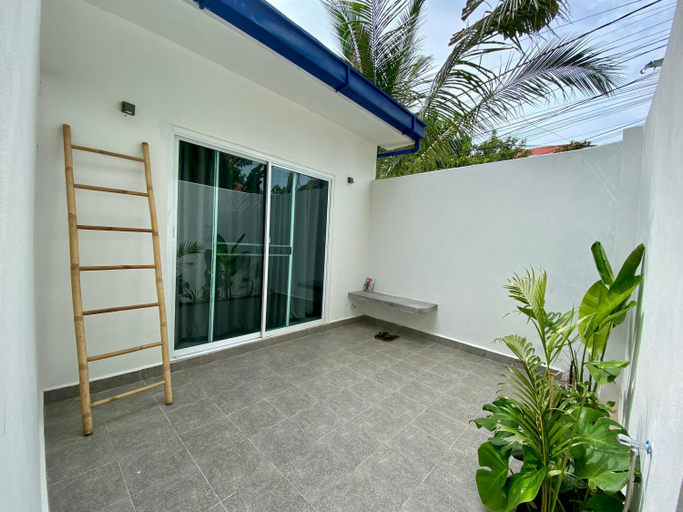 Exterior 19