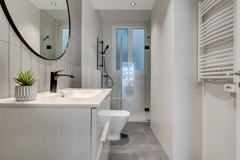Bathroom 3, Apartamentos Gran Via by SanSe Holidays, Guipúzcoa