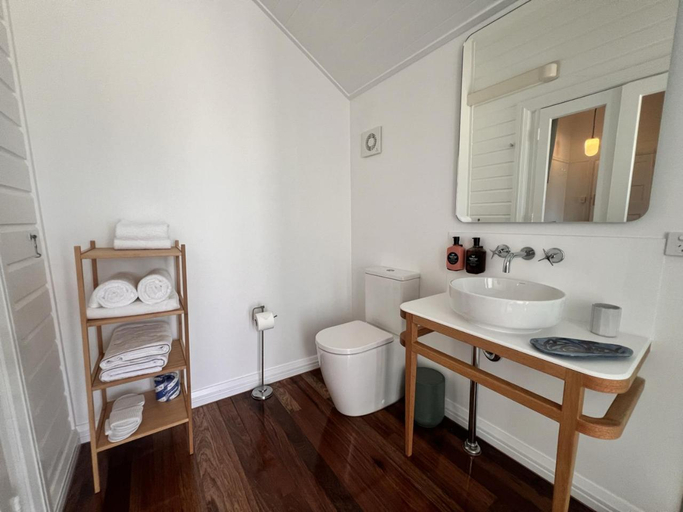 Bathroom 2, Floriana Boutique Hotel, Cairns