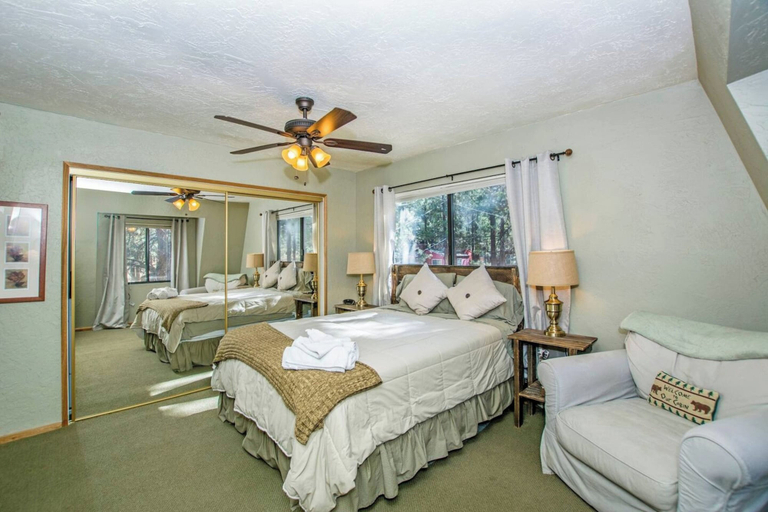 Bedroom 2, 88 Acres Cottage in Big Bear w HotTub, San Bernardino