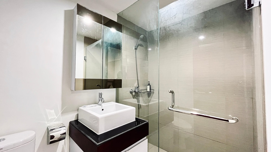 Bathroom 25