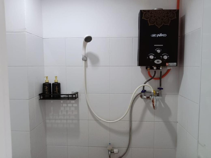 Bathroom, SanSan Room GPS - Apartemen Gunung Putri Square, Bogor